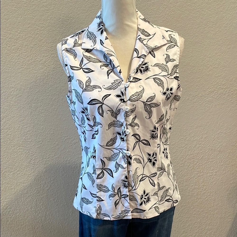 TALBOTS White and Black Sleeveless Fitted Blouse